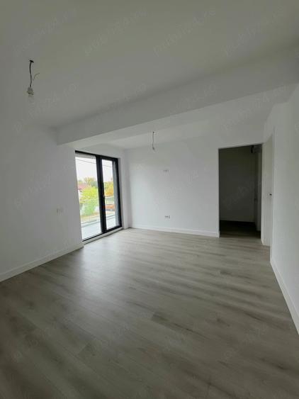 Casă cu 5 camere cu Teren 329 Mp în 1 Decembrie