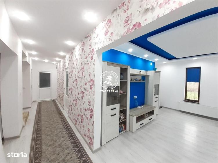 Casă cu 4 camere în Breazu