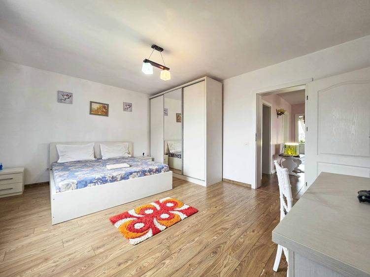 Casă individuală cu 6 camere cu Garaj în Corbu