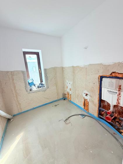 Casă individuală cu 5 camere cu Teren 348 Mp în Periferie