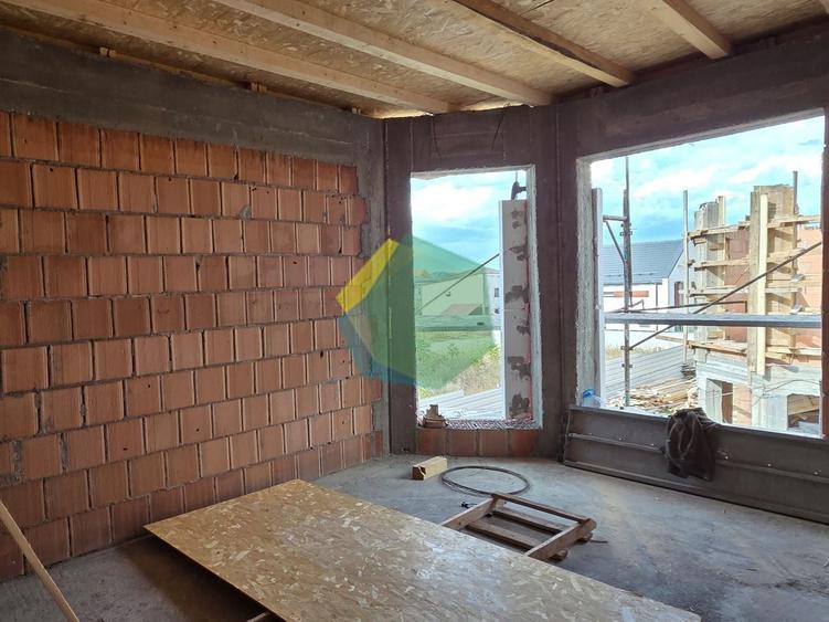 Duplex cu 3 camere cu Canalizare în Odăi