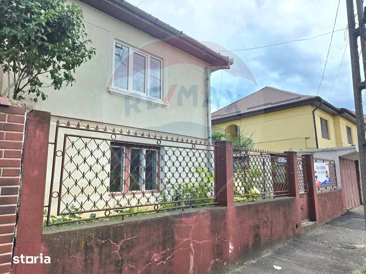 Casă cu 3 camere cu Teren 250 Mp în Central