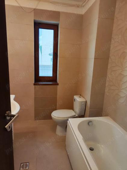 Casă cu 6 camere cu Teren 230 Mp în Titulescu