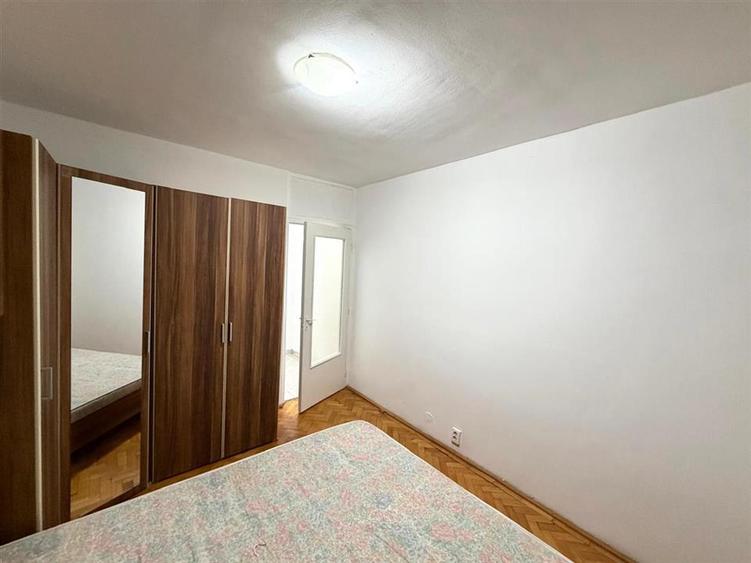 Apartament cu 3 camere decomandat în Nufărul