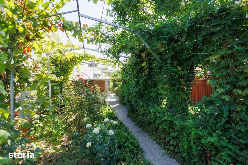 Casă cu 4 camere cu Teren 903 Mp în Vânători