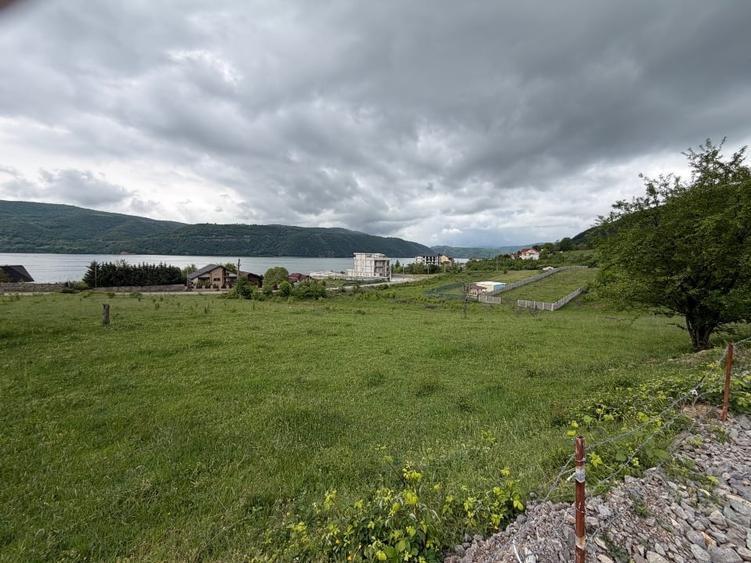 Teren Construcții extravilan de 4024 mp, în Eșelnița