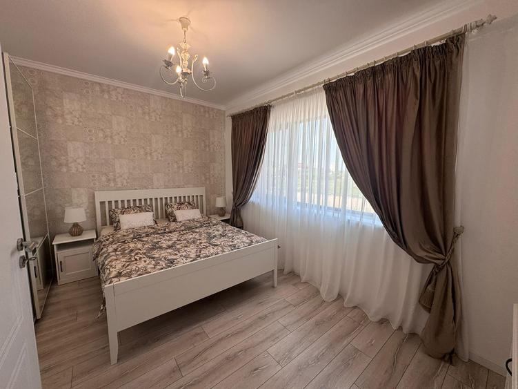 Casă cu 5 camere cu Teren 30 Mp în Pipera
