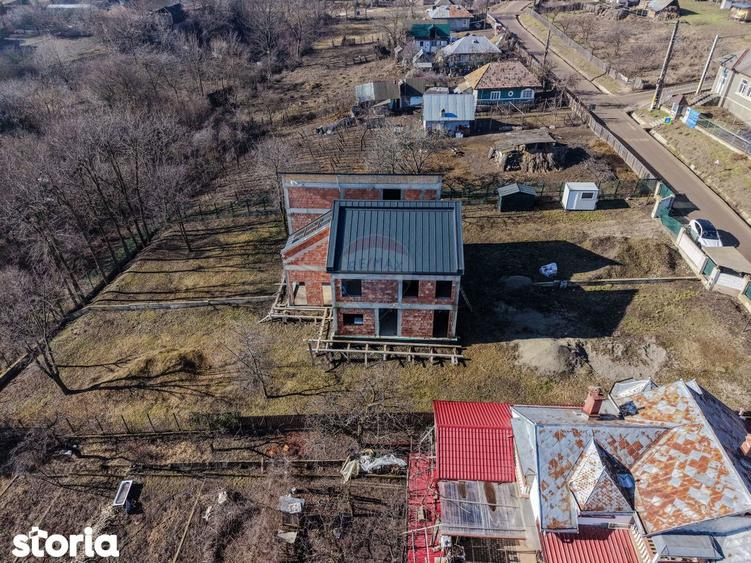 Casă cu 5 camere cu Teren 1851 Mp în Hemeiuș