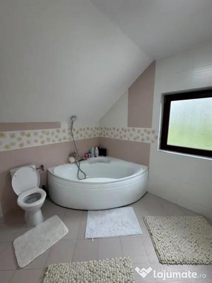 Casă cu 4 camere cu Teren 276 Mp în Central