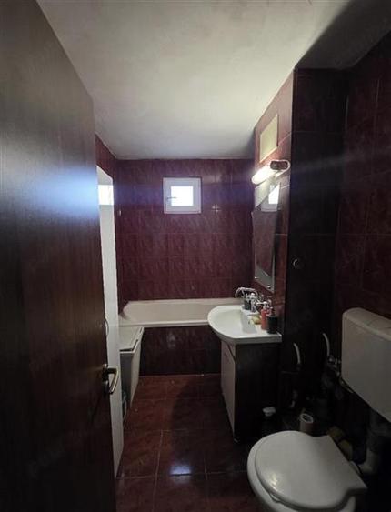 Apartament cu 3 camere decomandat, mobilat în Girocului