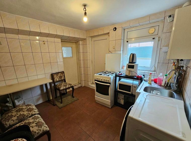 Casă cu 3 camere cu Teren 250 Mp în Bd. Laminorului