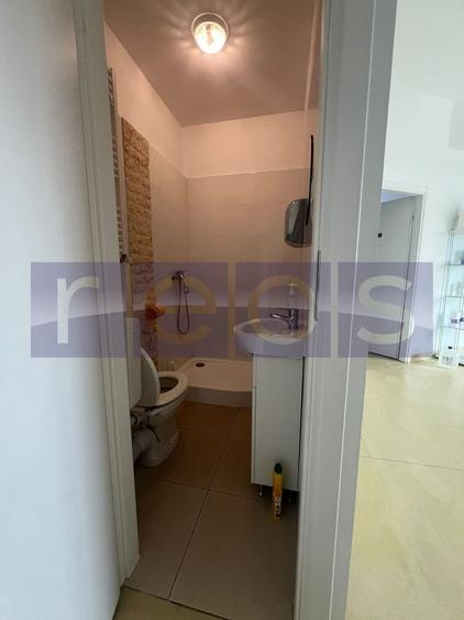 Apartament cu 5 camere decomandat în Mihai Bravu