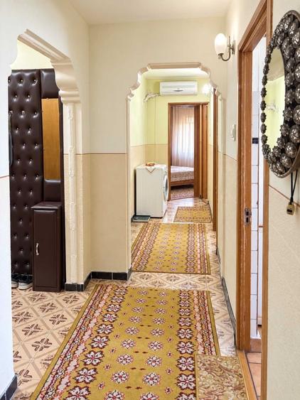 Apartament cu 3 camere decomandat în Casa de Cultură