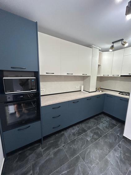 Apartament cu 3 camere în Tomis III