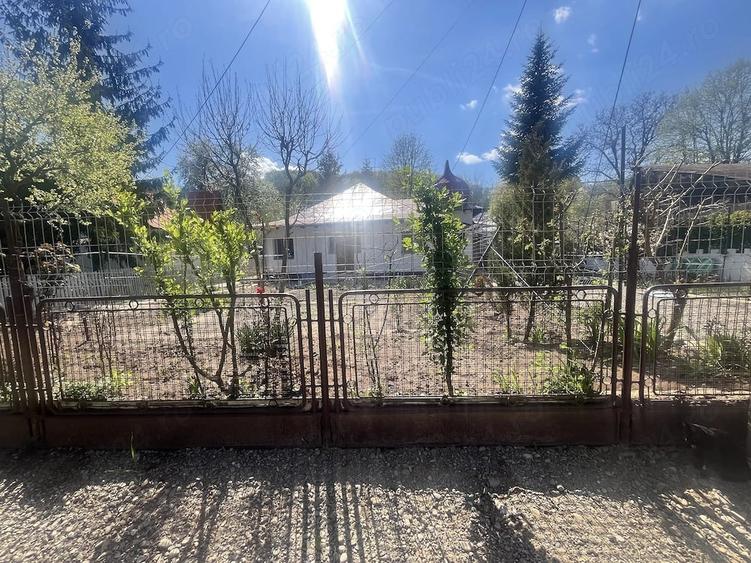 Casă cu 5 camere cu Teren 690 Mp în Central