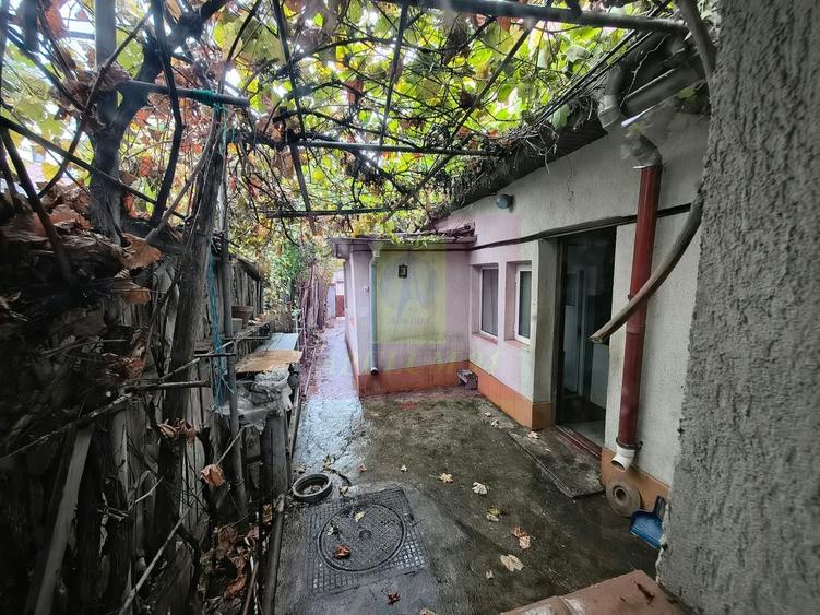 Casă individuală cu 4 camere cu Canalizare în Mihai Bravu