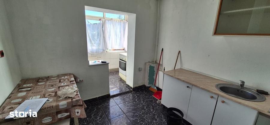 Apartament cu 3 camere decomandat în Alfa