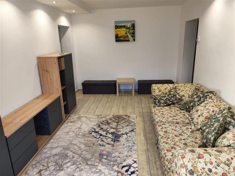 Apartament cu 2 camere semidecomandat, mobilat în Tătărași