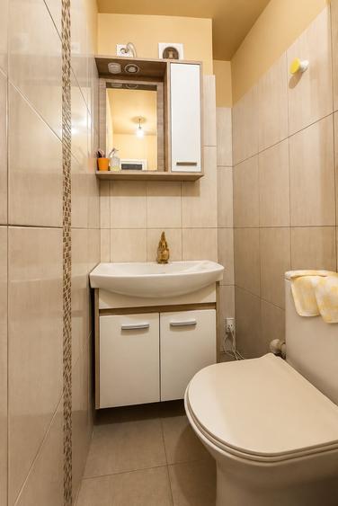 Apartament cu 4 camere decomandat, mobilat în Tei