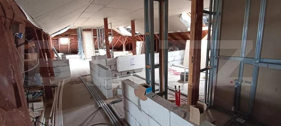 Apartament cu 5 camere decomandat în Cetate