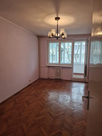 Apartament cu 3 camere în George Enescu