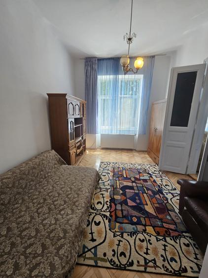 Apartament cu 4 camere semidecomandat, mobilat în Gruia