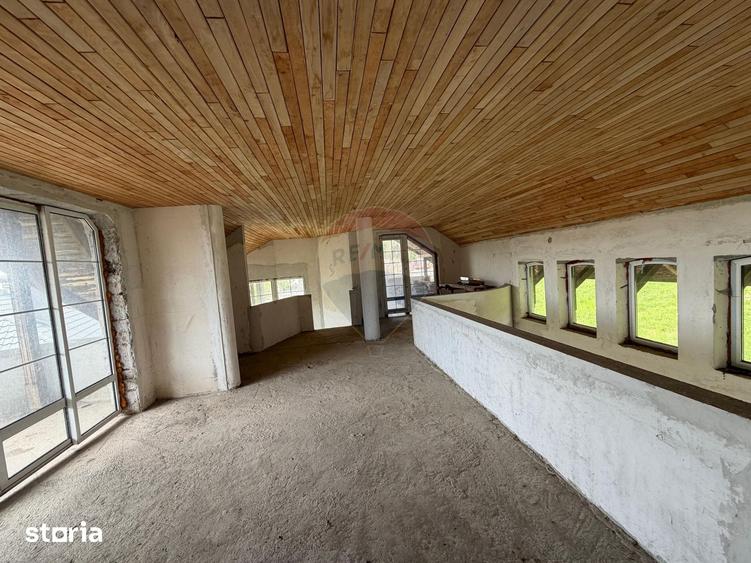 Casă cu 6 camere cu Teren 2681 Mp în Central