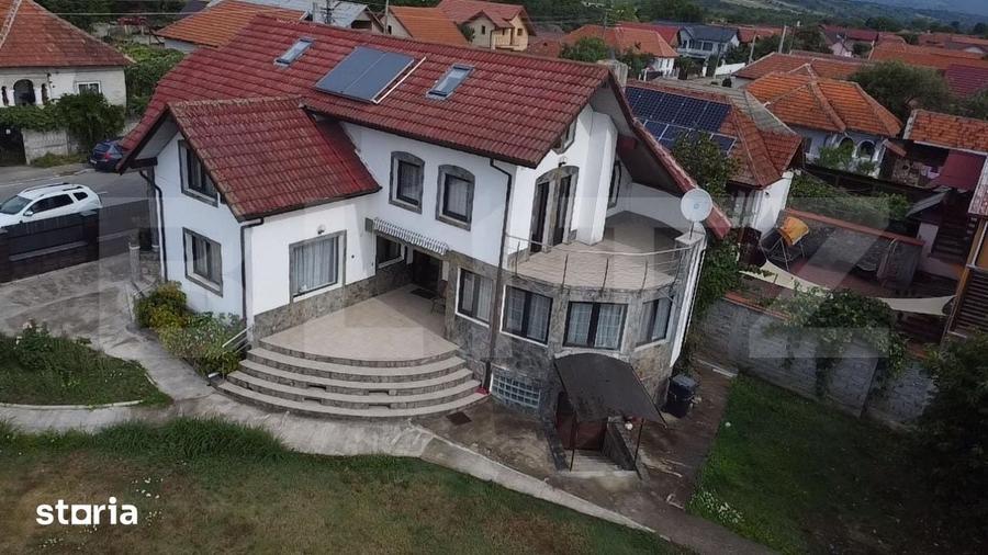 Casă cu 4 camere cu Teren 3300 Mp în Arcani