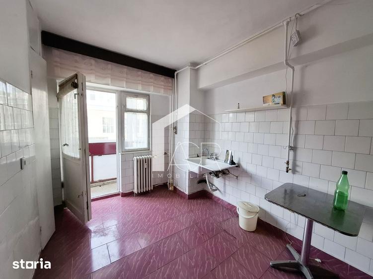 Apartament cu 3 camere decomandat în Republicii
