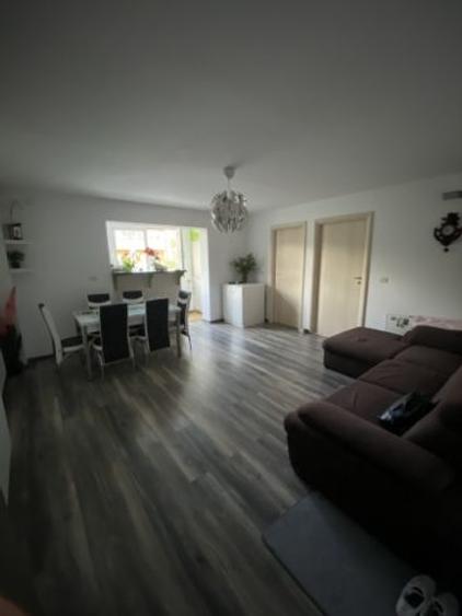 Apartament cu 2 camere semidecomandat în Dumbrăvița - 1