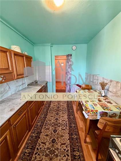 Apartament cu 4 camere decomandat în Malu Roșu