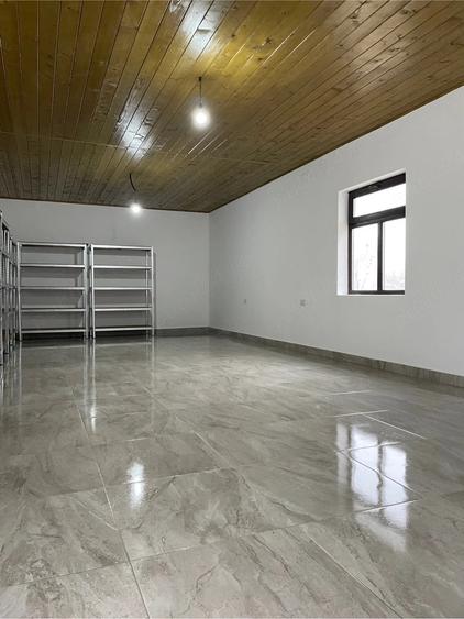 Spațiu comercial, de 215 mp, în Arămoaia