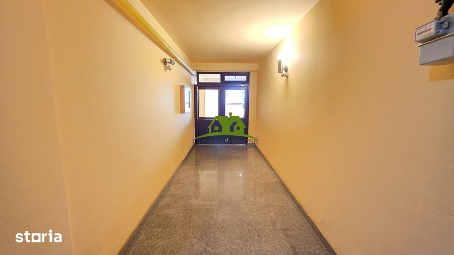 Apartament cu 3 camere decomandat în Republicii