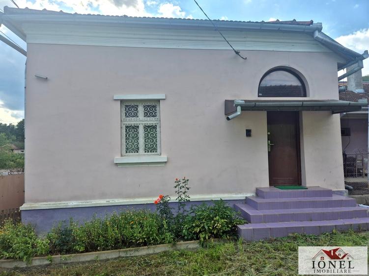 Casă individuală cu 3 camere cu Canalizare în Ciugudu de Sus