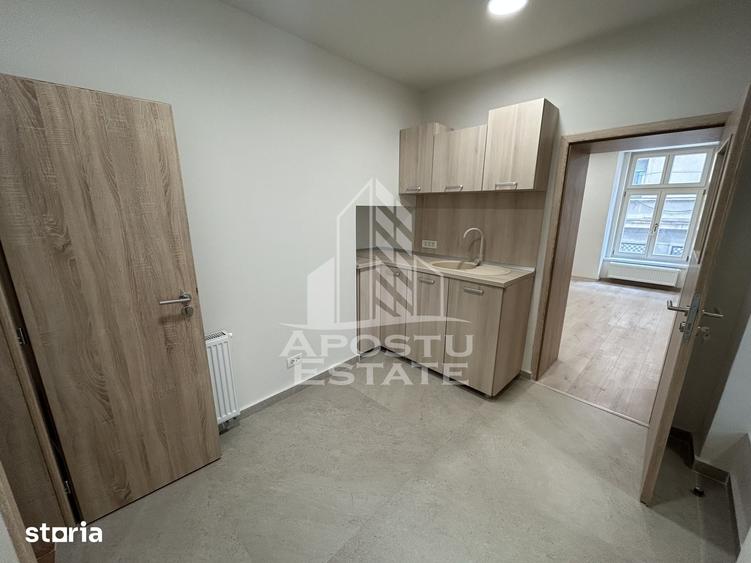 Spațiu comercial, de 68 mp, în P-ța Unirii