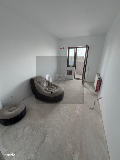 Apartament cu 3 camere în Mihai Bravu