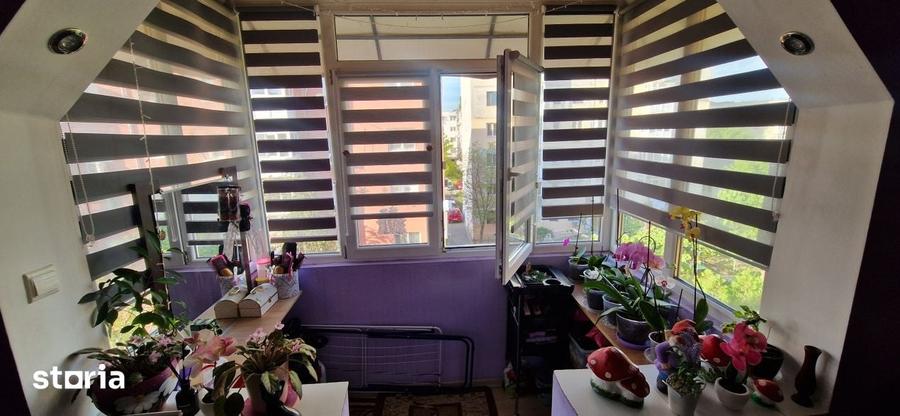 Apartament cu 3 camere în Craiovița Nouă