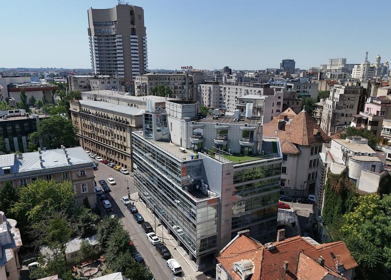 Birou, de 5,185 mp, în Universitate