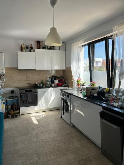 Casă individuală cu 4 camere cu Teren 233 Mp în Tunari