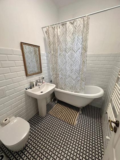 Apartament cu 3 camere semidecomandat în Peninsula