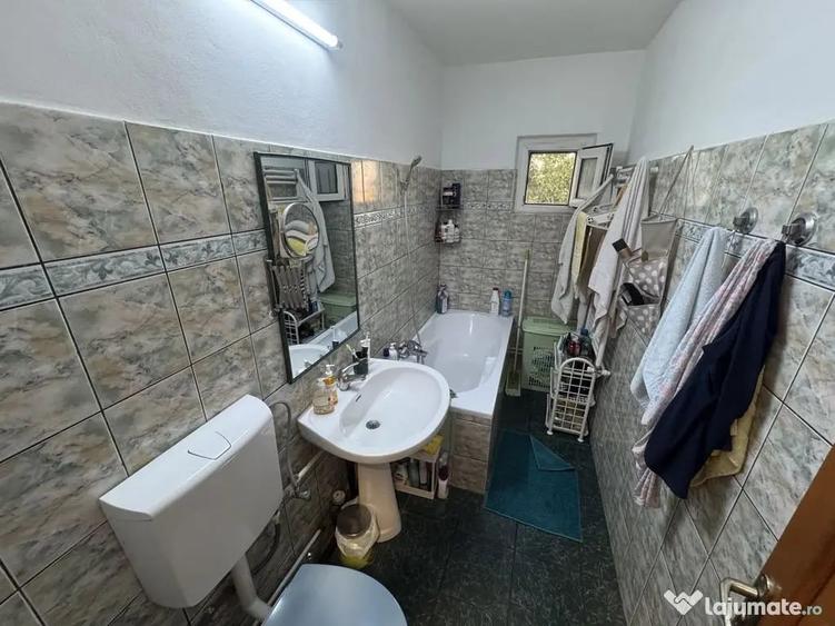 Apartament cu 4 camere decomandat în Central