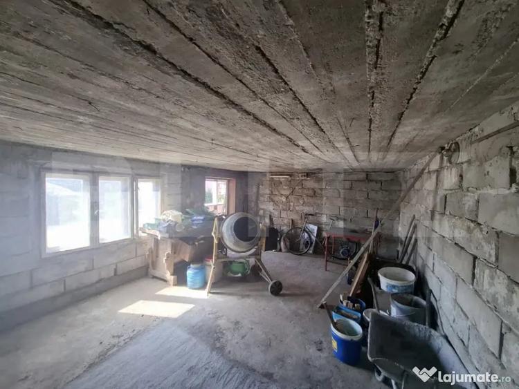 Casă cu 3 camere cu Teren 1561 Mp în Lazuri