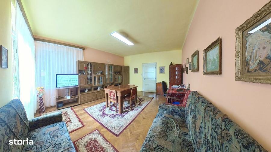 Casă cu 4 camere decomandat în Centrul Istoric