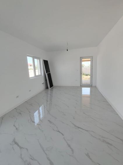 Casă individuală cu 5 camere cu Canalizare în Exterior Vest