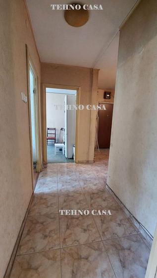 Apartament cu 4 camere decomandat în Titan