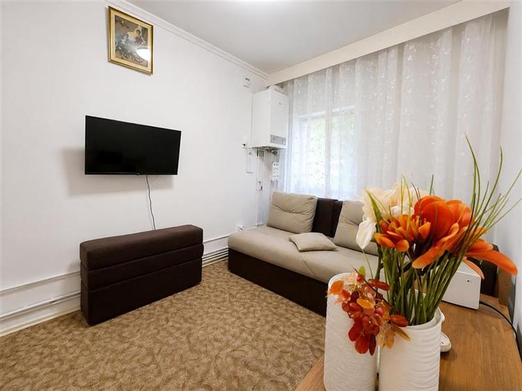 Apartament cu 3 camere decomandat, mobilat în Răcădău