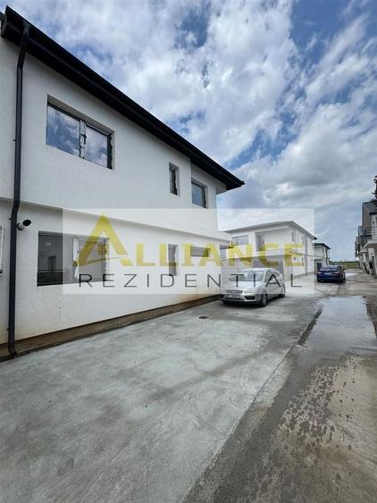 Duplex cu 4 camere decomandat cu Canalizare în Central