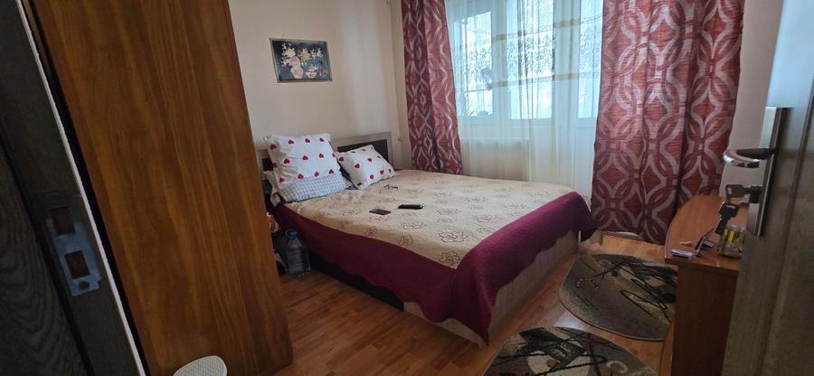 Apartament cu 3 camere decomandat în Micro 11
