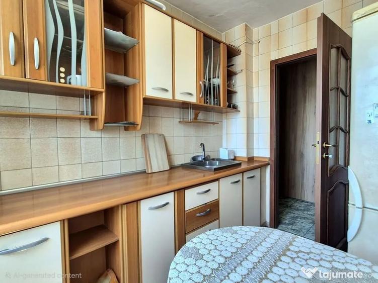 Apartament cu 3 camere semidecomandat în 1 Decembrie 1918