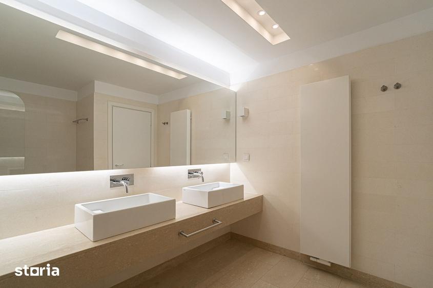 Casă cu 10 camere cu Teren 500 Mp în Central